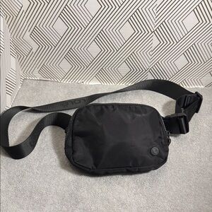 Lole Bag belt bag waist bag Fanny pack sling bag unisex black